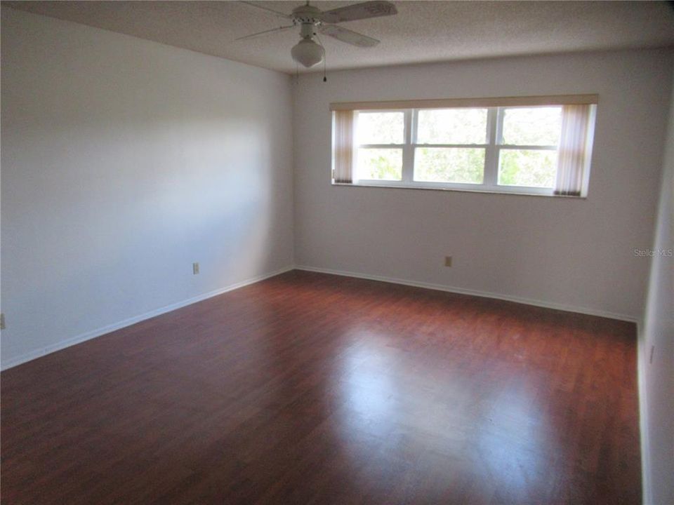 出租: $1,700 (2 贝兹, 2 浴室, 1400 平方英尺)