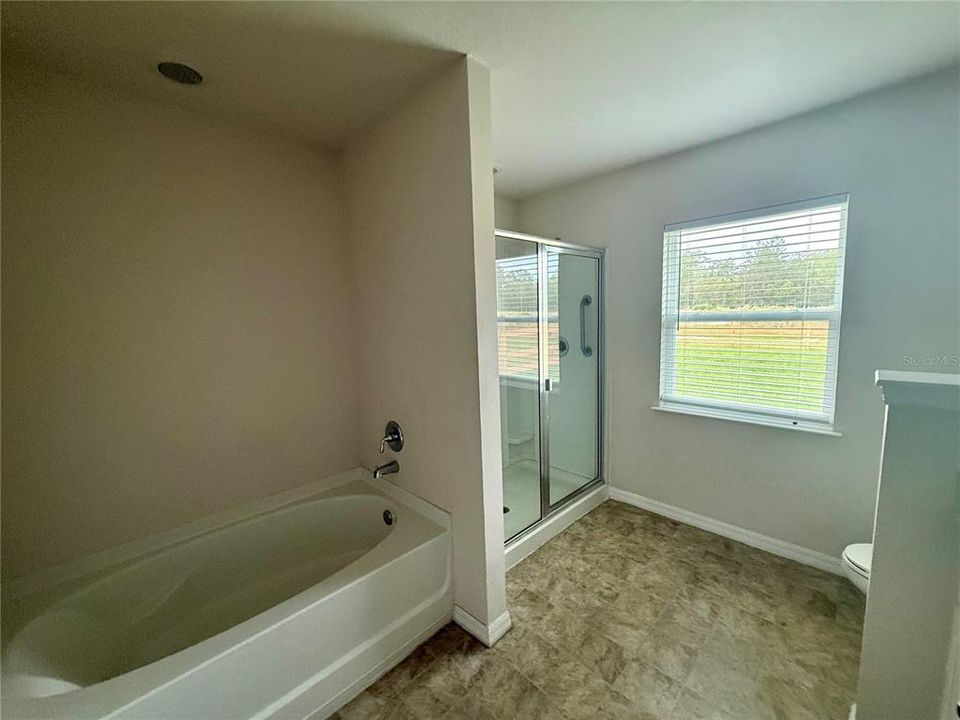 For Rent: $1,650 (3 beds, 2 baths, 1660 Square Feet)