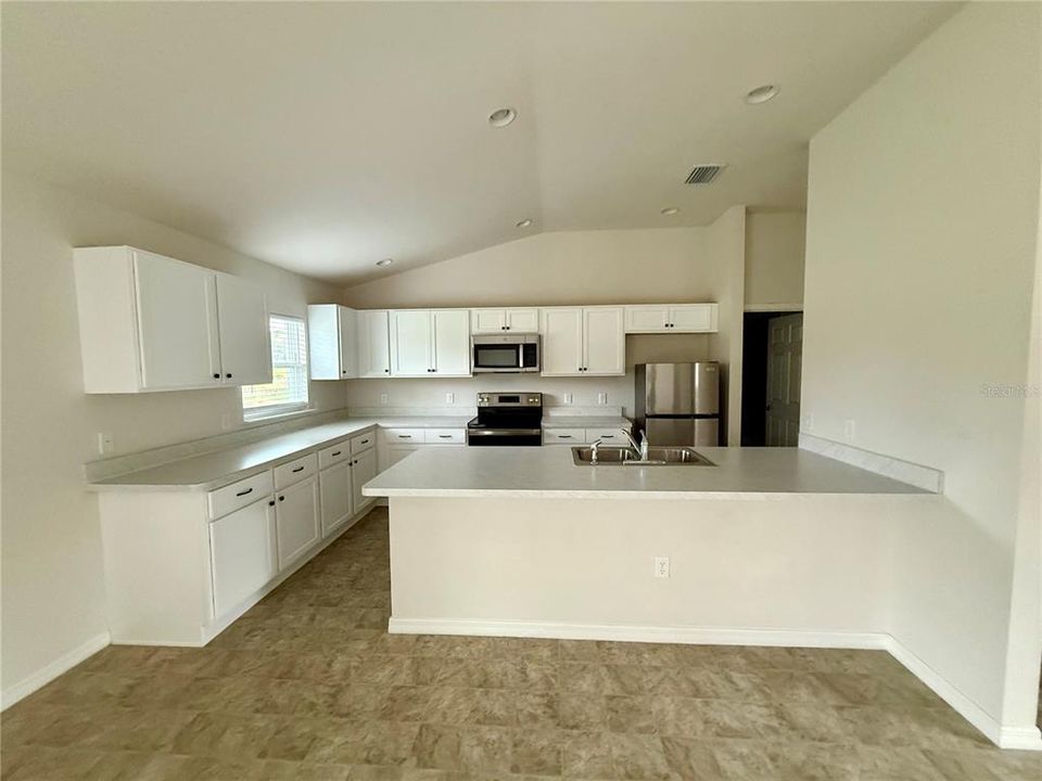 For Rent: $1,650 (3 beds, 2 baths, 1660 Square Feet)