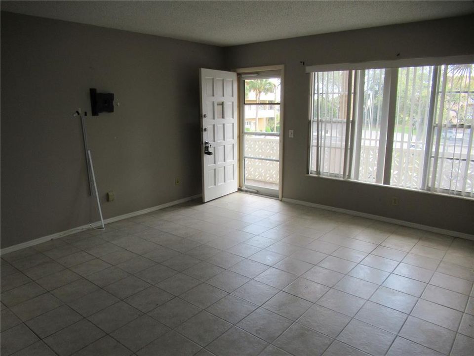 For Rent: $1,650 (2 beds, 2 baths, 1100 Square Feet)