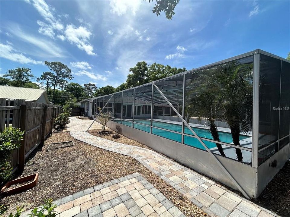 Active With Contract: $430,000 (4 beds, 2 baths, 2410 Square Feet)