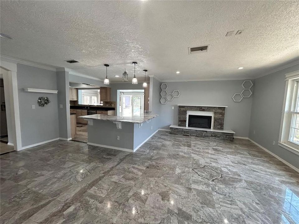 Active With Contract: $430,000 (4 beds, 2 baths, 2410 Square Feet)