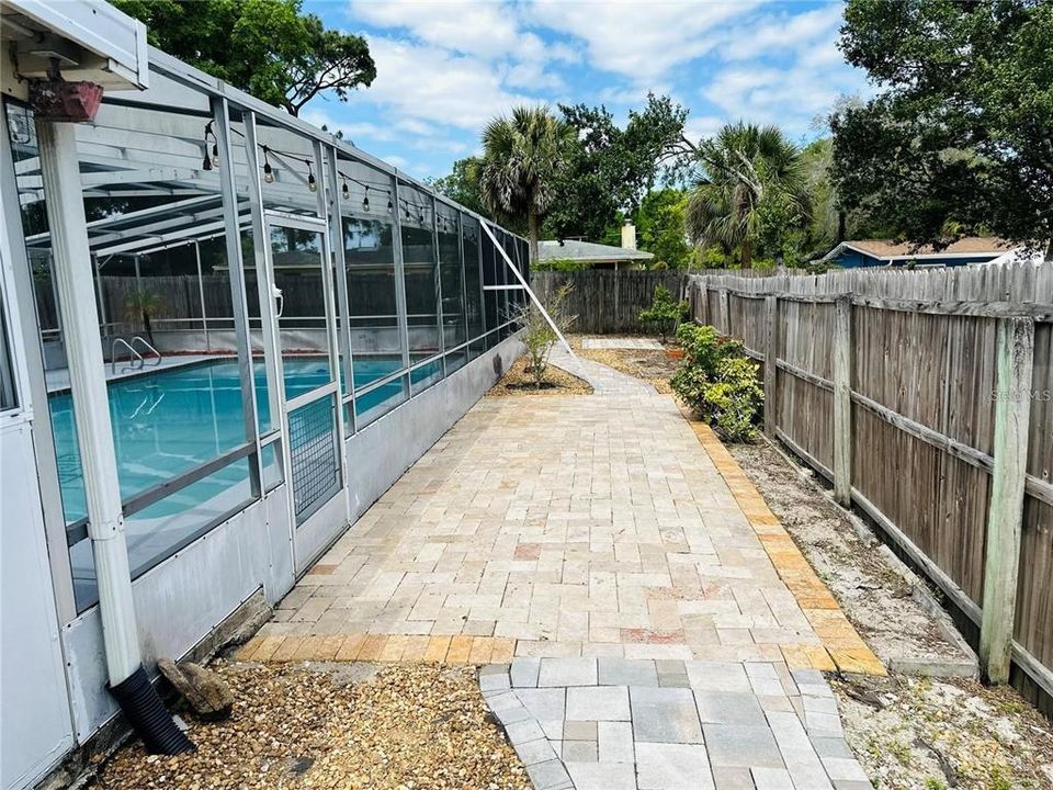 Active With Contract: $430,000 (4 beds, 2 baths, 2410 Square Feet)