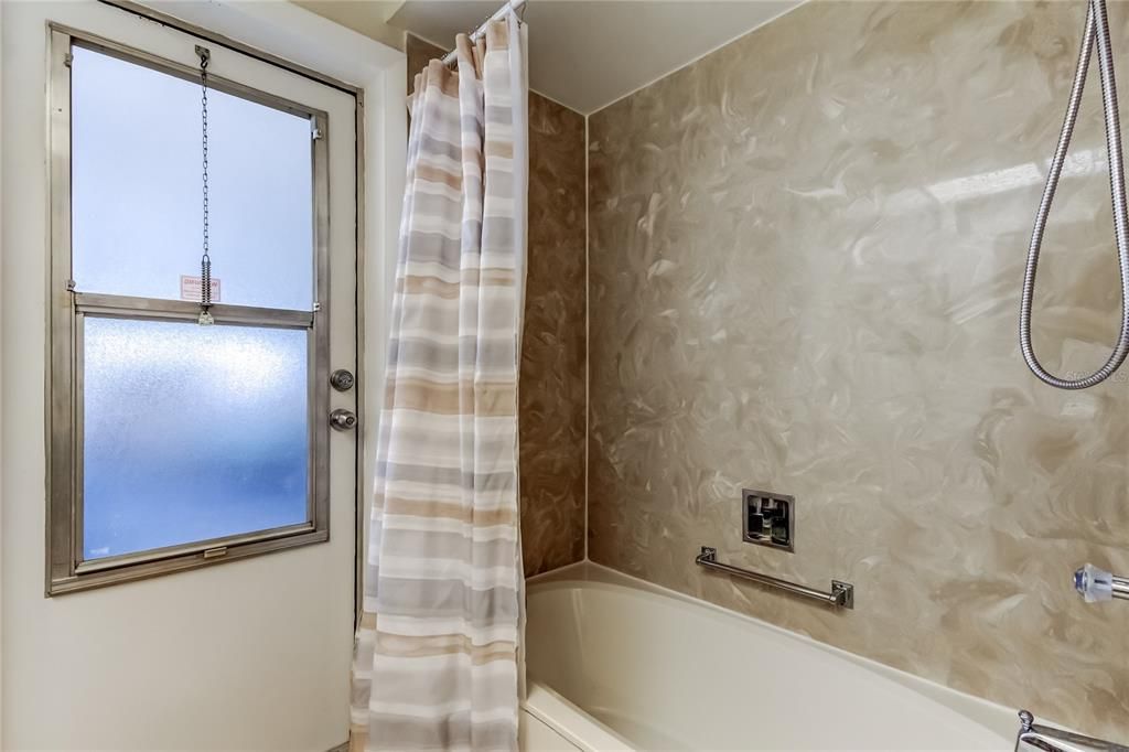 For Rent: $5,000 (4 beds, 2 baths, 1878 Square Feet)