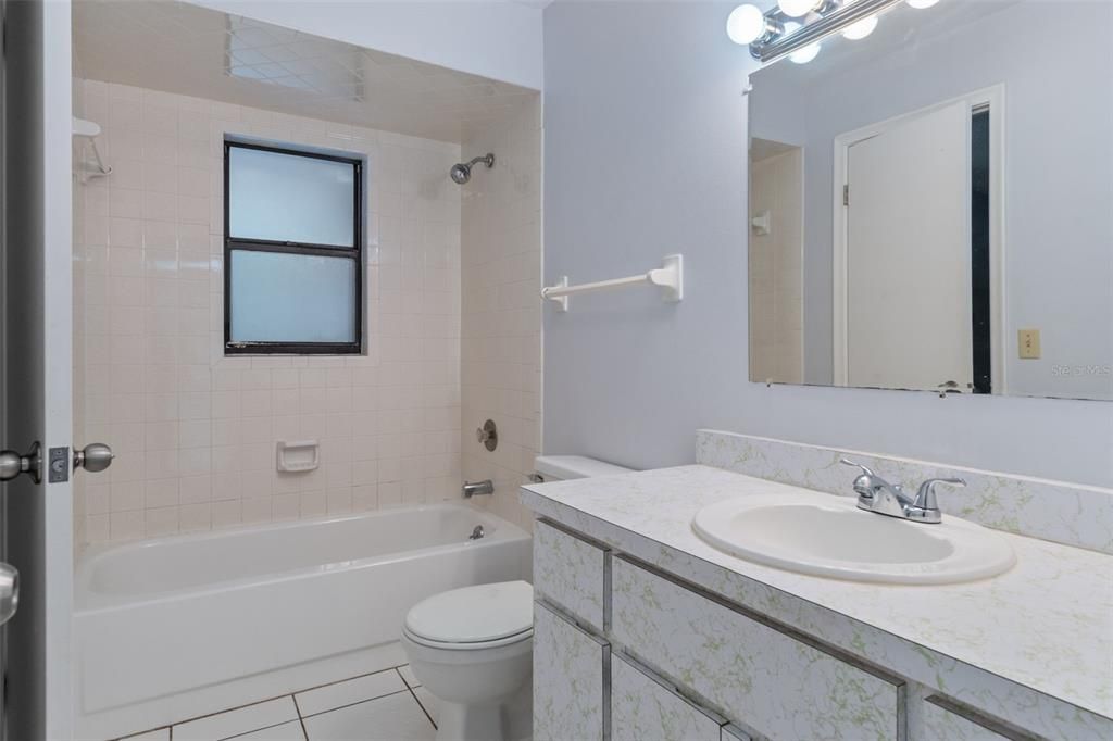 На продажу: $195,000 (2 спален, 2 ванн, 1106 Квадратных фут)