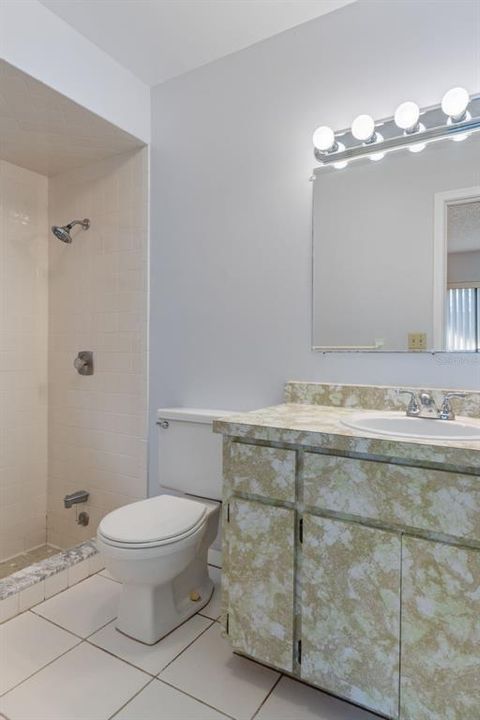 На продажу: $195,000 (2 спален, 2 ванн, 1106 Квадратных фут)