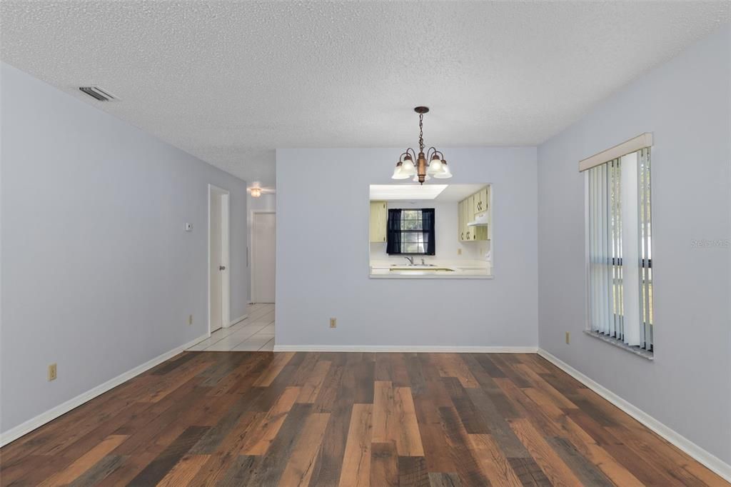 На продажу: $195,000 (2 спален, 2 ванн, 1106 Квадратных фут)