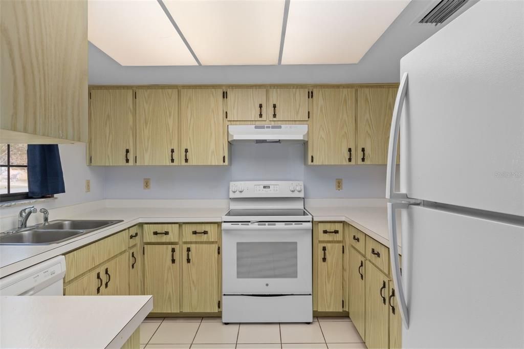 На продажу: $195,000 (2 спален, 2 ванн, 1106 Квадратных фут)