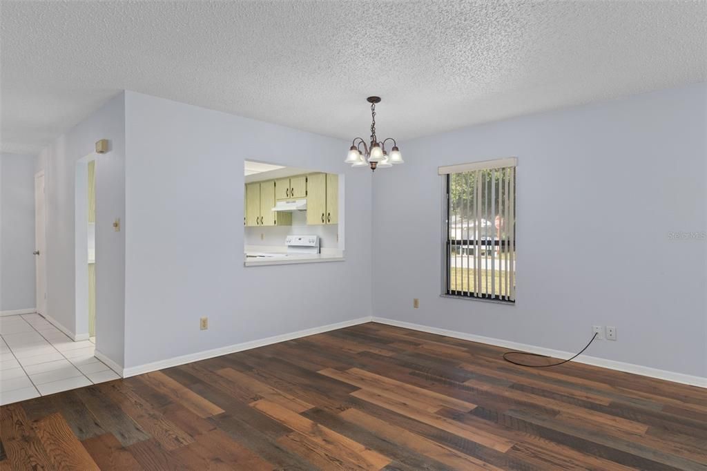 На продажу: $195,000 (2 спален, 2 ванн, 1106 Квадратных фут)