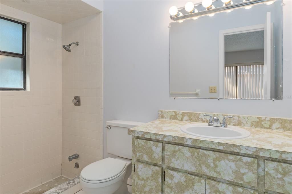 На продажу: $195,000 (2 спален, 2 ванн, 1106 Квадратных фут)