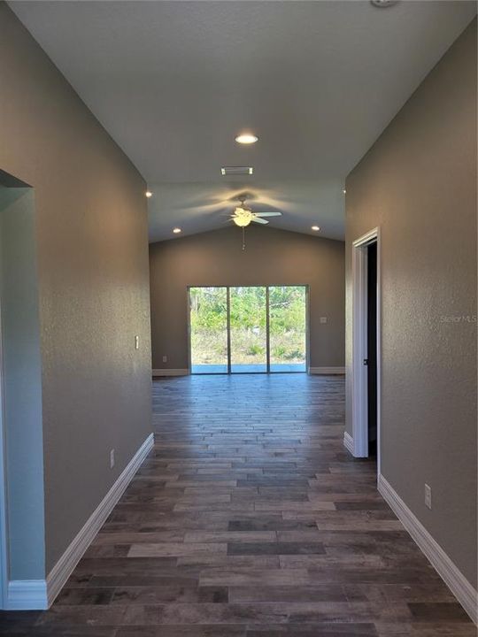 For Rent: $1,900 (3 beds, 2 baths, 1607 Square Feet)