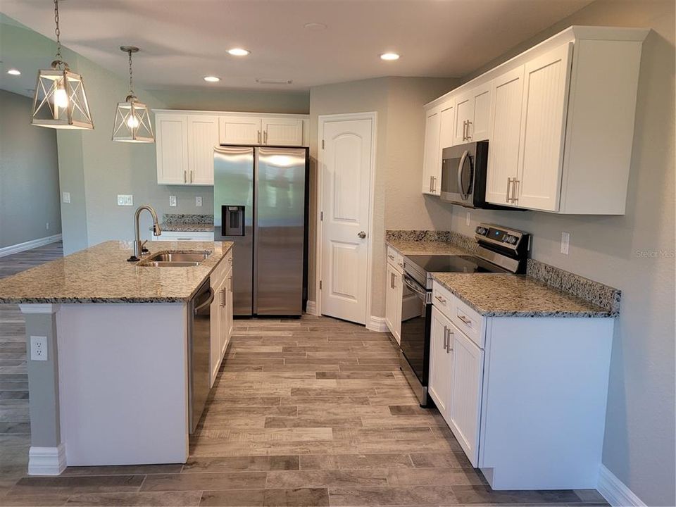 For Rent: $1,900 (3 beds, 2 baths, 1607 Square Feet)