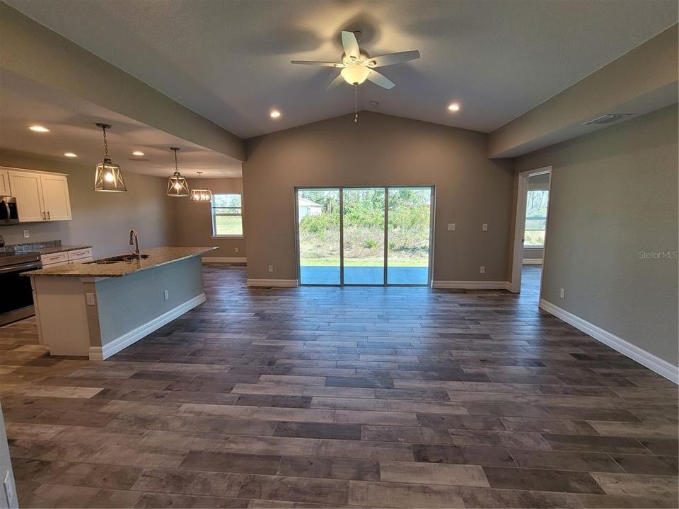 For Rent: $1,900 (3 beds, 2 baths, 1607 Square Feet)