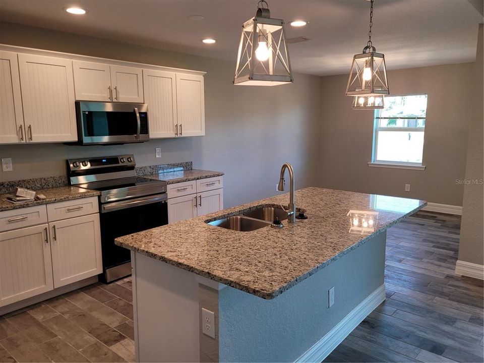 For Rent: $1,900 (3 beds, 2 baths, 1607 Square Feet)