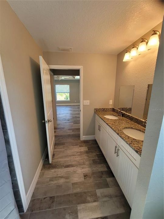 For Rent: $1,900 (3 beds, 2 baths, 1607 Square Feet)