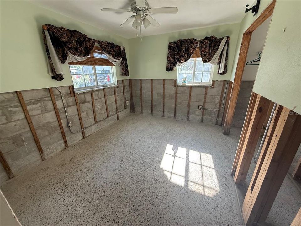 Activo con contrato: $289,000 (2 camas, 2 baños, 952 Pies cuadrados)