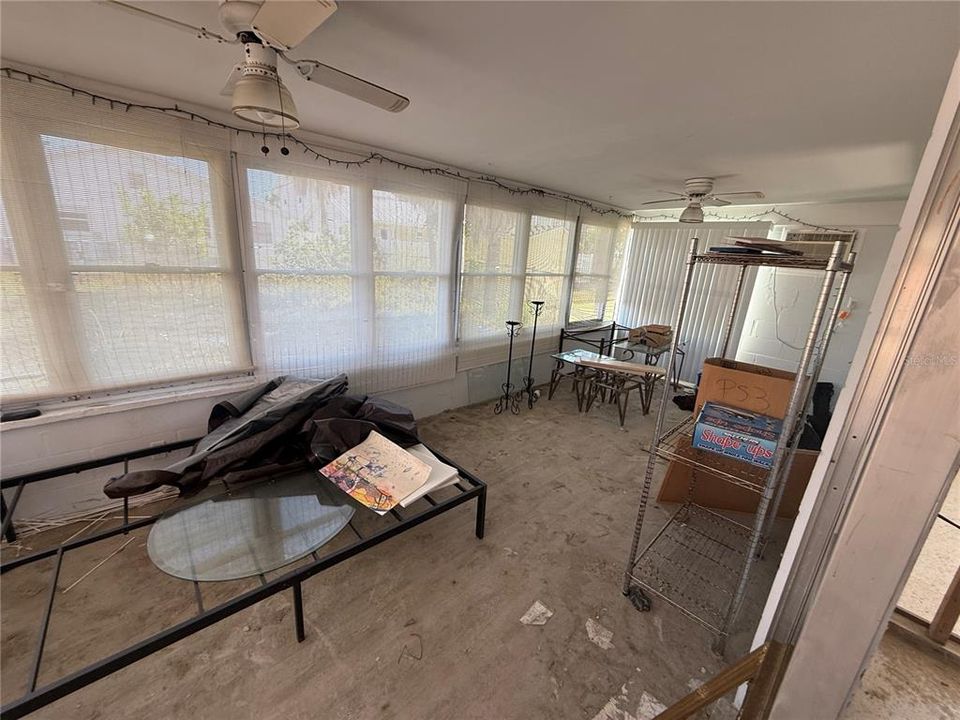 Activo con contrato: $289,000 (2 camas, 2 baños, 952 Pies cuadrados)