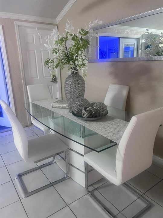 合同活跃: $470,000 (3 贝兹, 2 浴室, 1130 平方英尺)