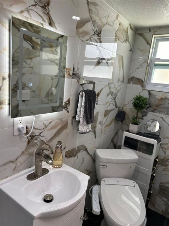 合同活跃: $470,000 (3 贝兹, 2 浴室, 1130 平方英尺)