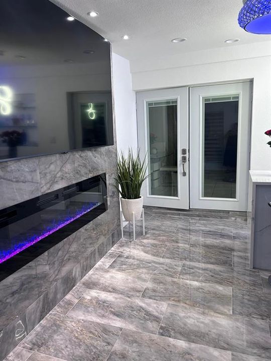 合同活跃: $470,000 (3 贝兹, 2 浴室, 1130 平方英尺)