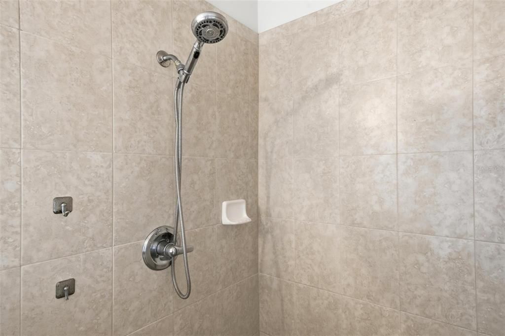 En Renta: $2,500 (4 camas, 2 baños, 2217 Pies cuadrados)