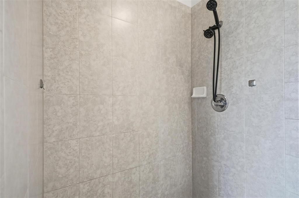 En Renta: $2,500 (4 camas, 2 baños, 2217 Pies cuadrados)