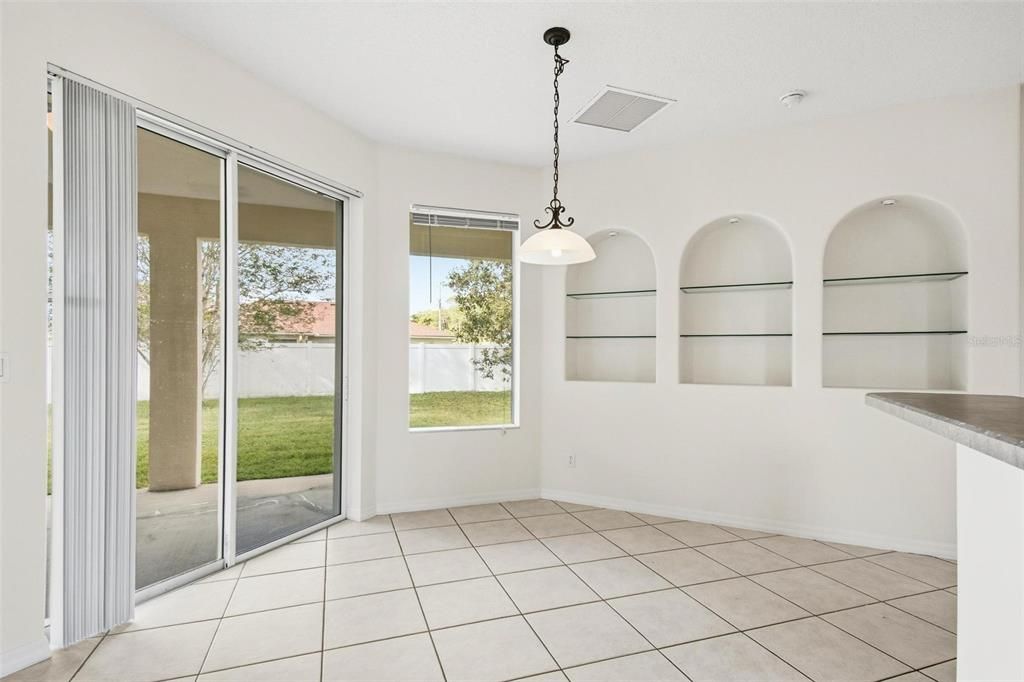 En Renta: $2,500 (4 camas, 2 baños, 2217 Pies cuadrados)