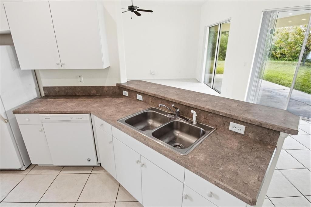 En Renta: $2,500 (4 camas, 2 baños, 2217 Pies cuadrados)