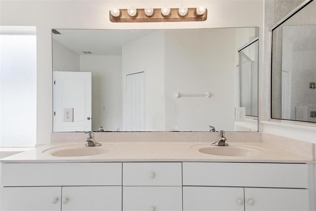 En Renta: $2,500 (4 camas, 2 baños, 2217 Pies cuadrados)