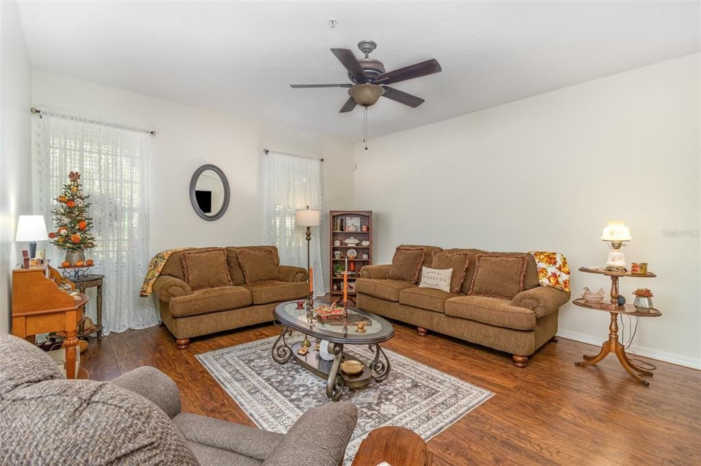 Active With Contract: $285,000 (3 beds, 2 baths, 1855 Square Feet)