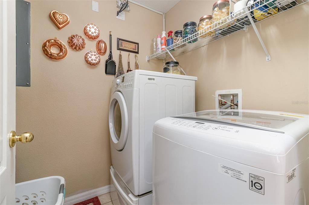 Active With Contract: $285,000 (3 beds, 2 baths, 1855 Square Feet)