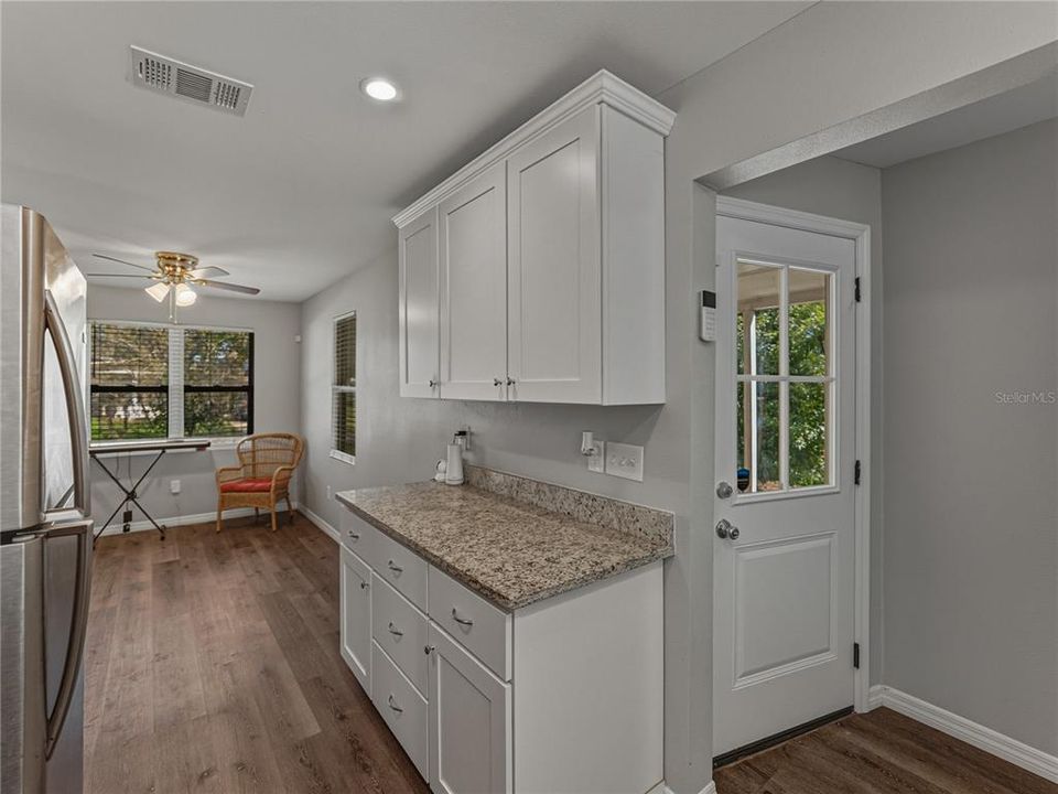 For Sale: $234,900 (2 beds, 1 baths, 840 Square Feet)