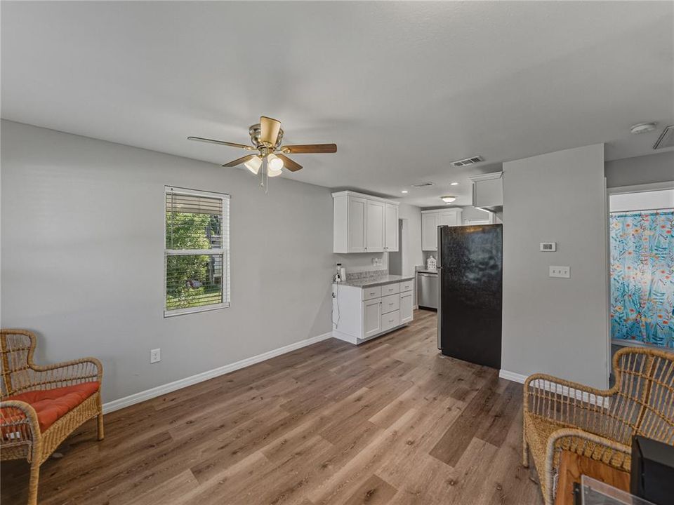For Sale: $234,900 (2 beds, 1 baths, 840 Square Feet)