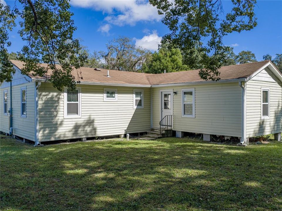 For Sale: $234,900 (2 beds, 1 baths, 840 Square Feet)