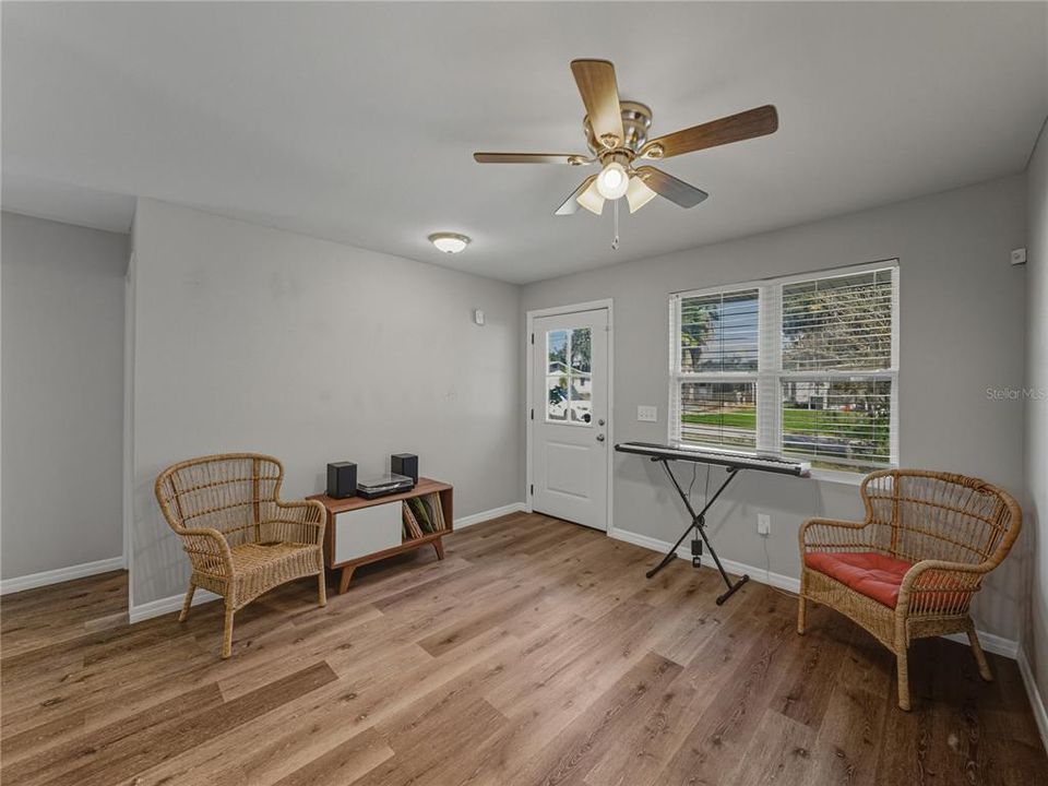 For Sale: $234,900 (2 beds, 1 baths, 840 Square Feet)