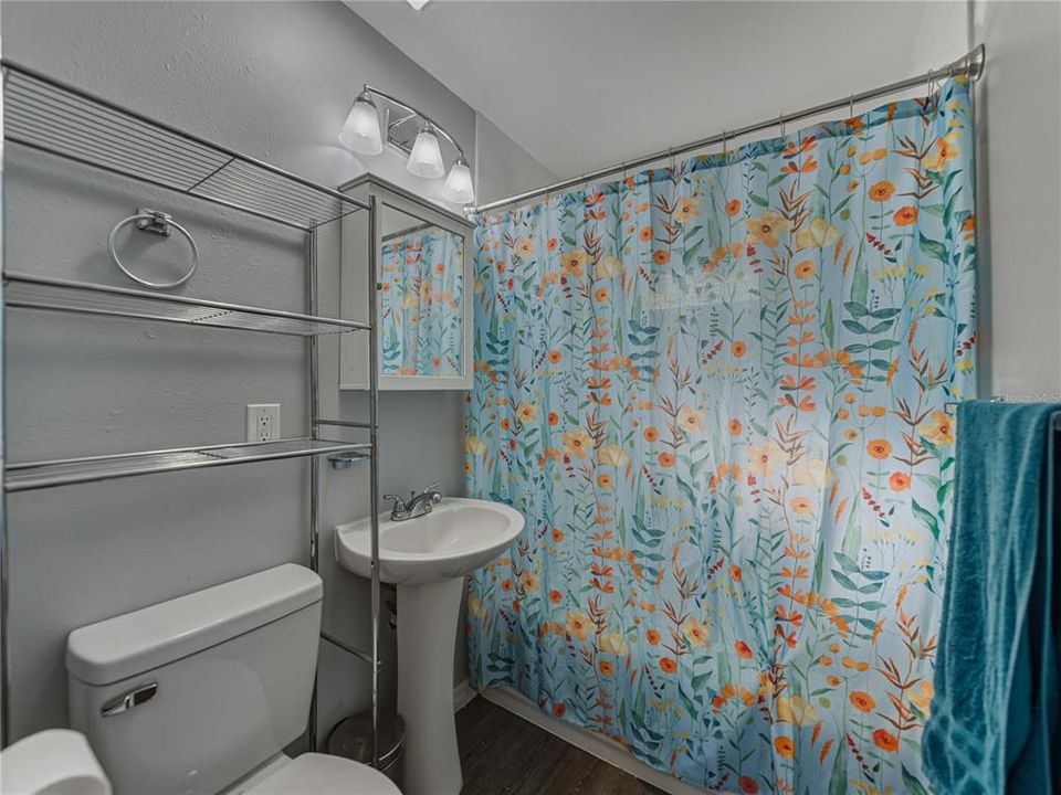 For Sale: $234,900 (2 beds, 1 baths, 840 Square Feet)