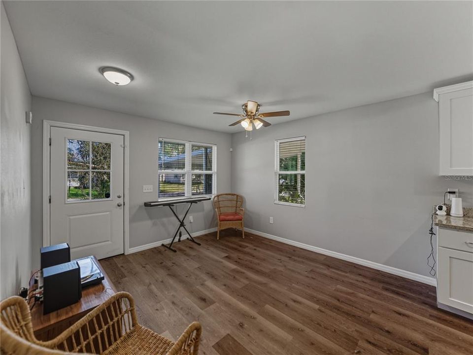 For Sale: $234,900 (2 beds, 1 baths, 840 Square Feet)