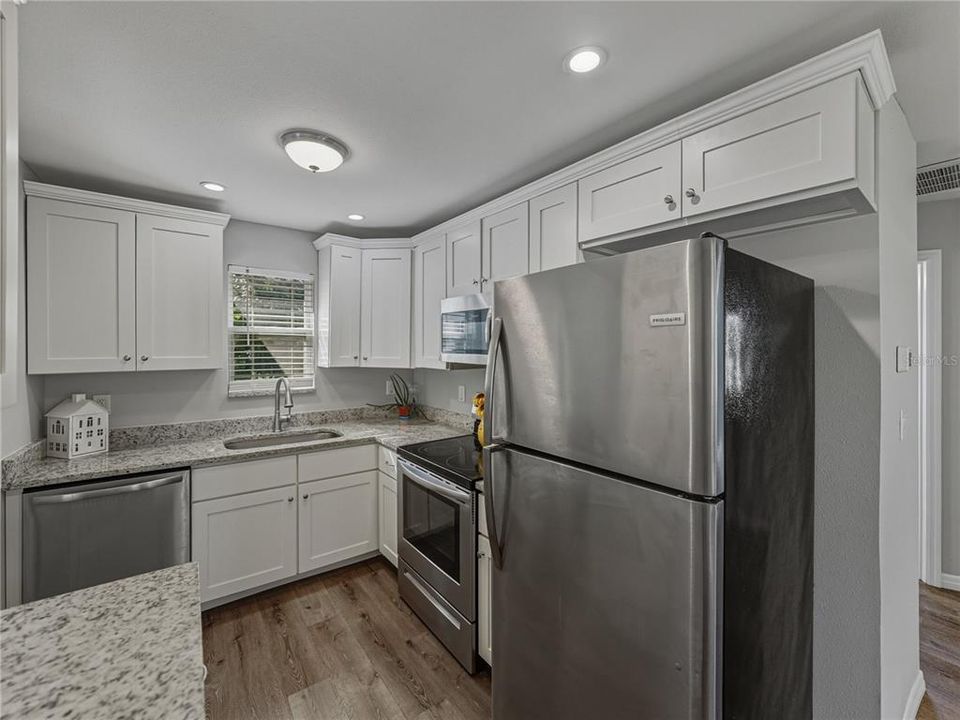 For Sale: $234,900 (2 beds, 1 baths, 840 Square Feet)