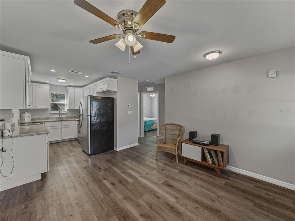 For Sale: $234,900 (2 beds, 1 baths, 840 Square Feet)