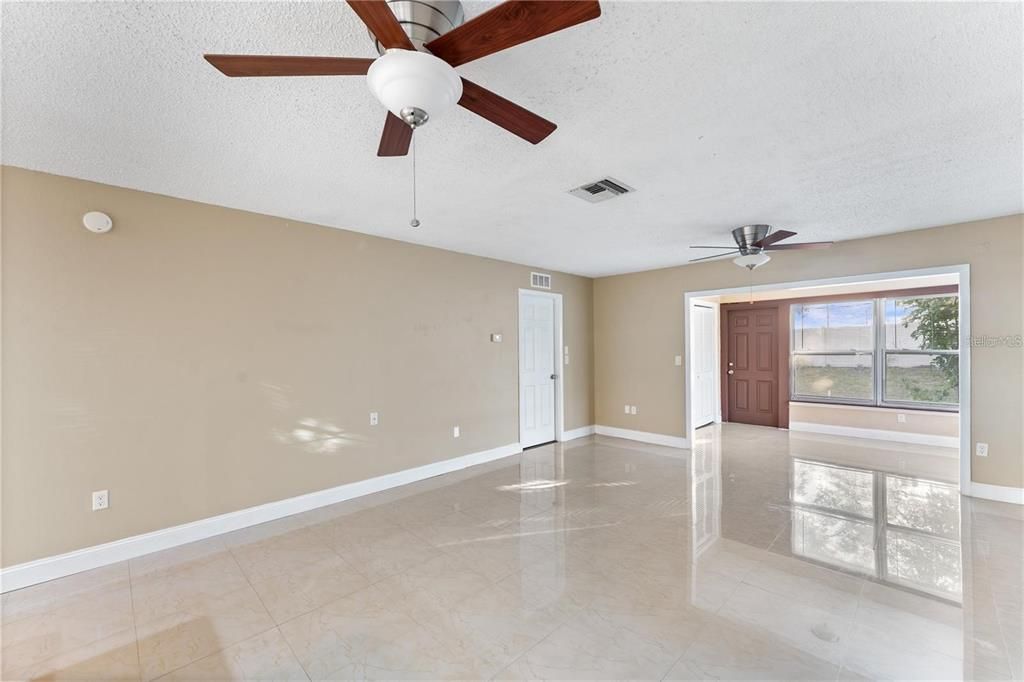 For Rent: $1,750 (2 beds, 2 baths, 1030 Square Feet)