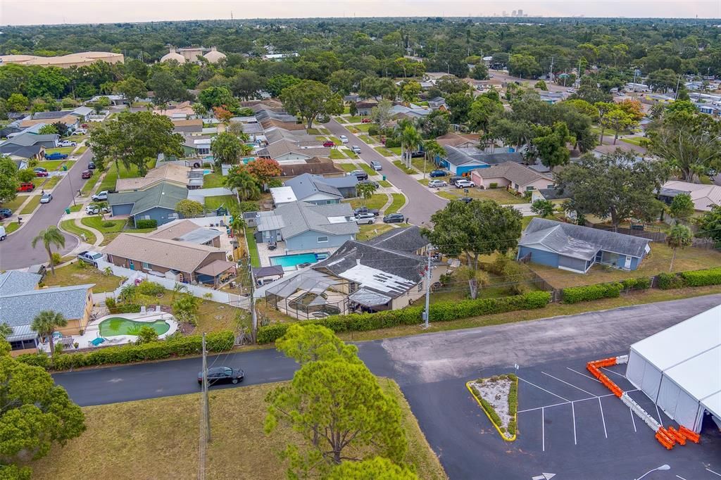 合同活跃: $350,000 (4 贝兹, 3 浴室, 2004 平方英尺)