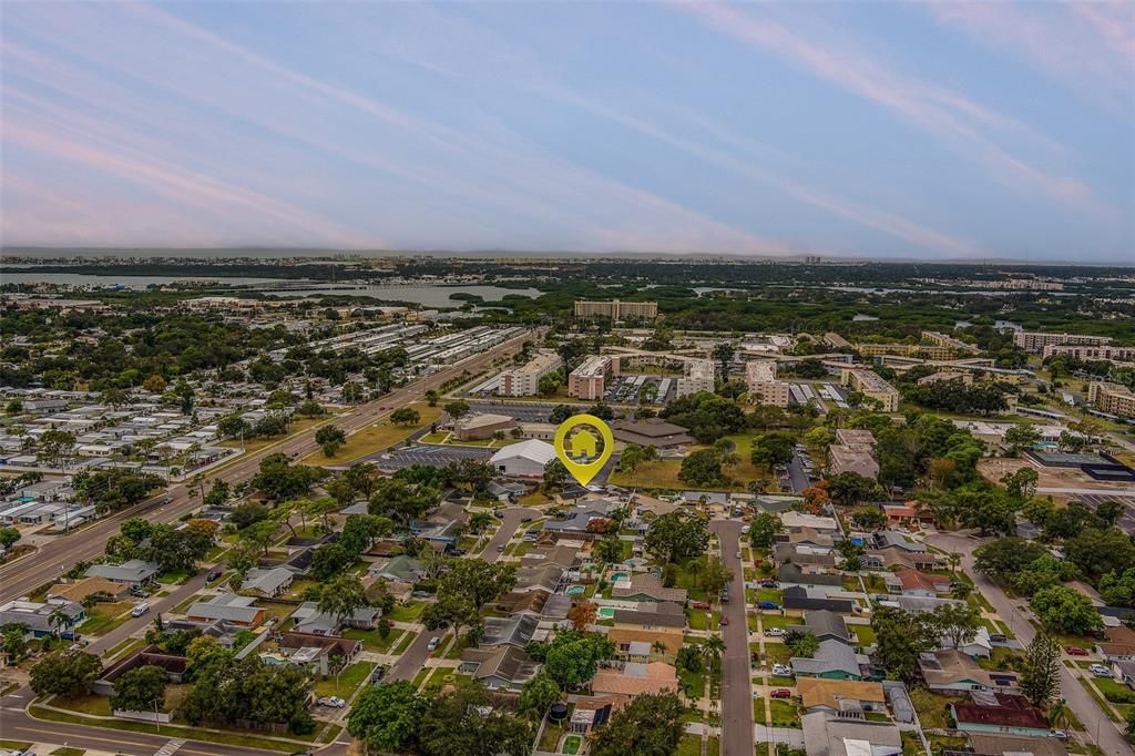 合同活跃: $350,000 (4 贝兹, 3 浴室, 2004 平方英尺)