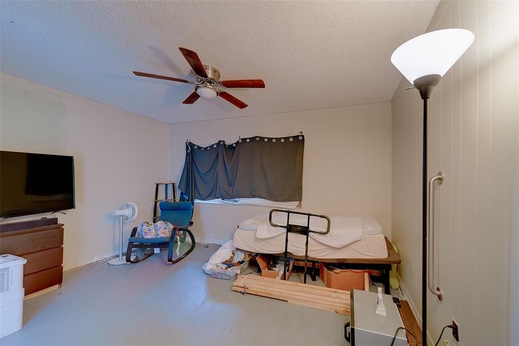 合同活跃: $350,000 (4 贝兹, 3 浴室, 2004 平方英尺)