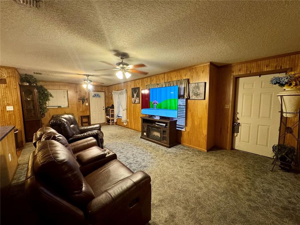 En Venta: $240,000 (3 camas, 2 baños, 1322 Pies cuadrados)