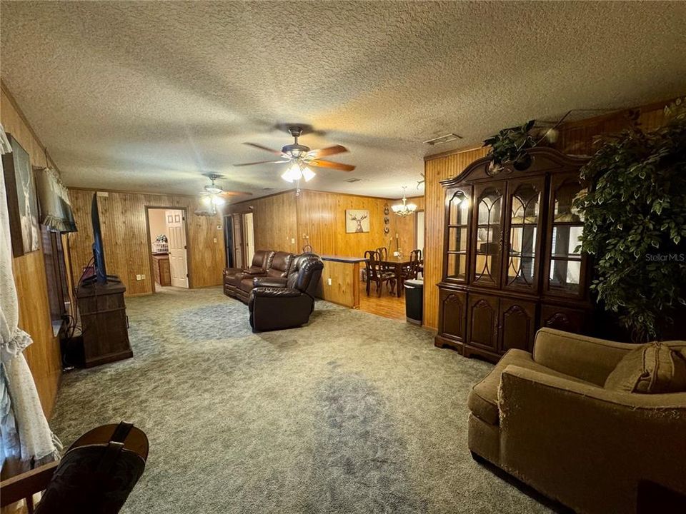 En Venta: $240,000 (3 camas, 2 baños, 1322 Pies cuadrados)