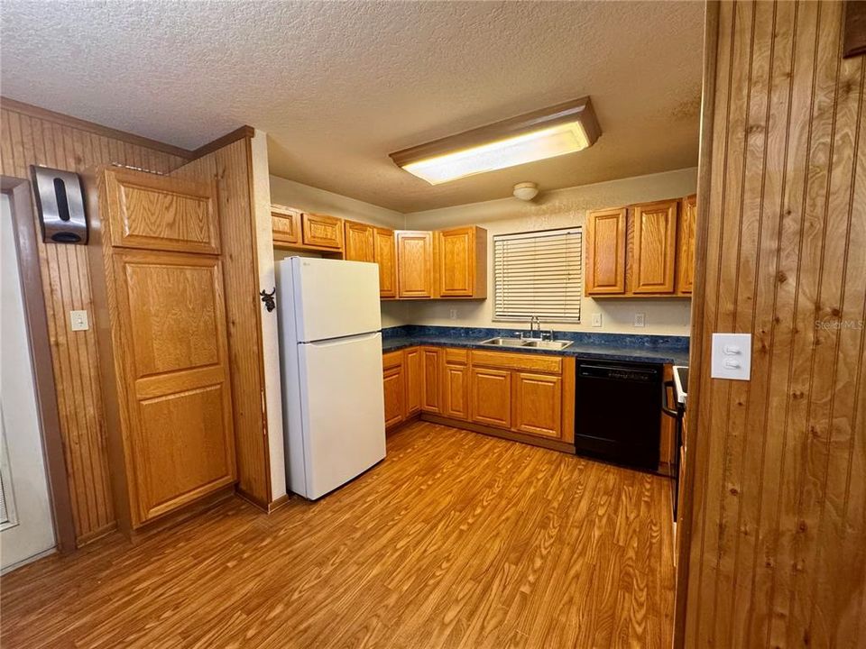 En Venta: $240,000 (3 camas, 2 baños, 1322 Pies cuadrados)