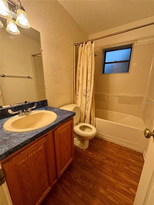 En Venta: $240,000 (3 camas, 2 baños, 1322 Pies cuadrados)