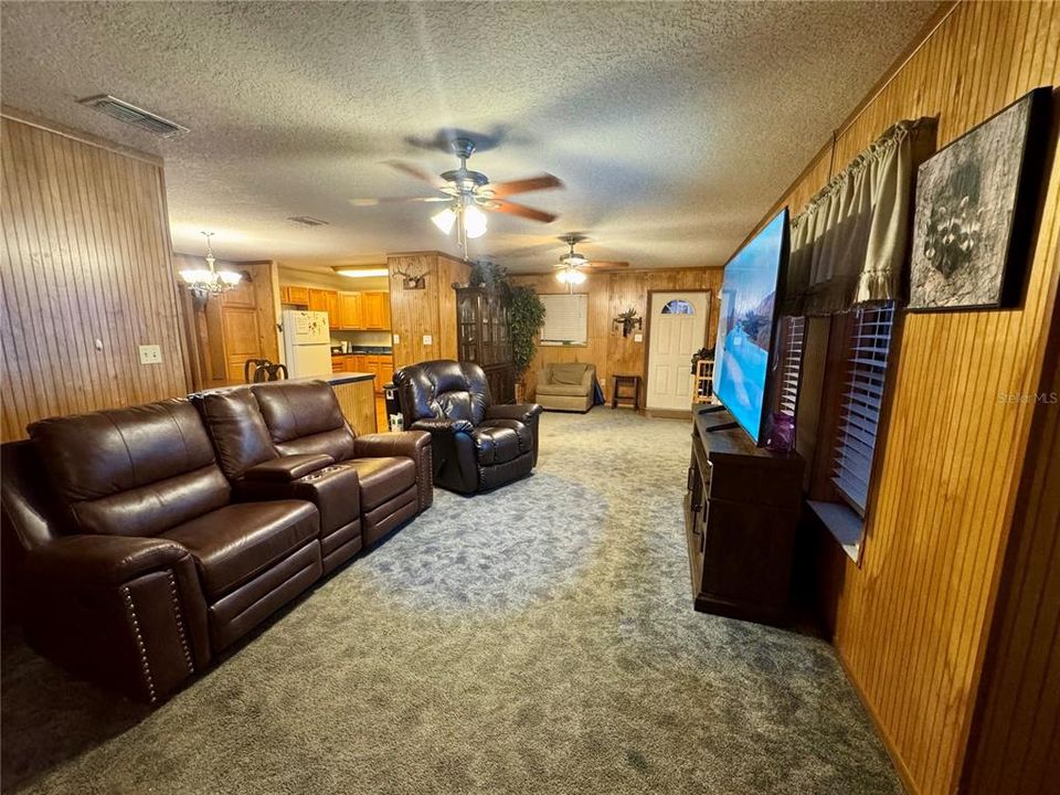 En Venta: $240,000 (3 camas, 2 baños, 1322 Pies cuadrados)