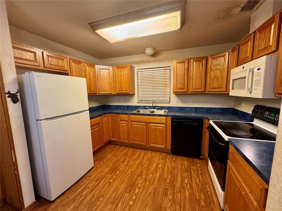 En Venta: $240,000 (3 camas, 2 baños, 1322 Pies cuadrados)