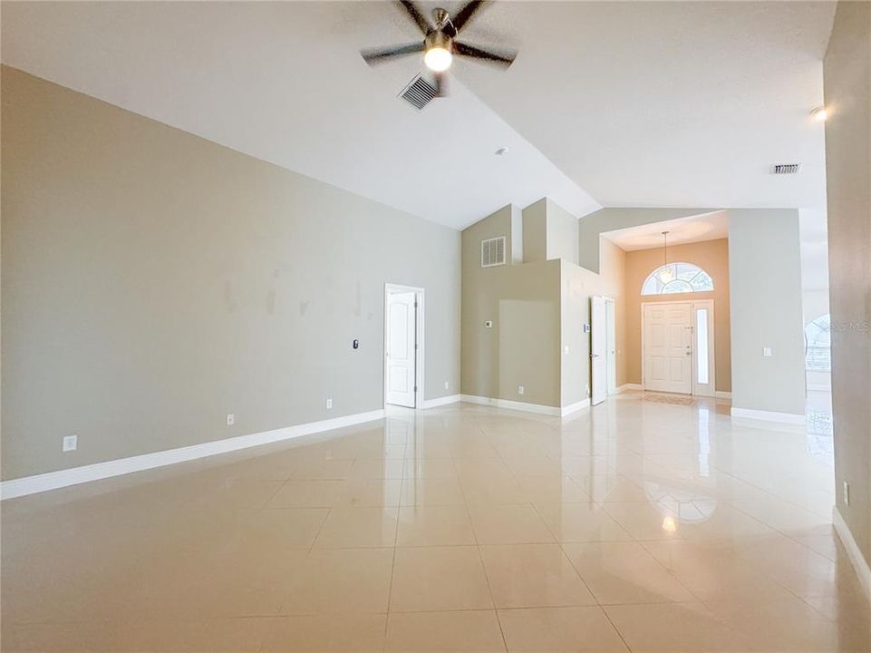 En Venta: $350,000 (3 camas, 2 baños, 1640 Pies cuadrados)